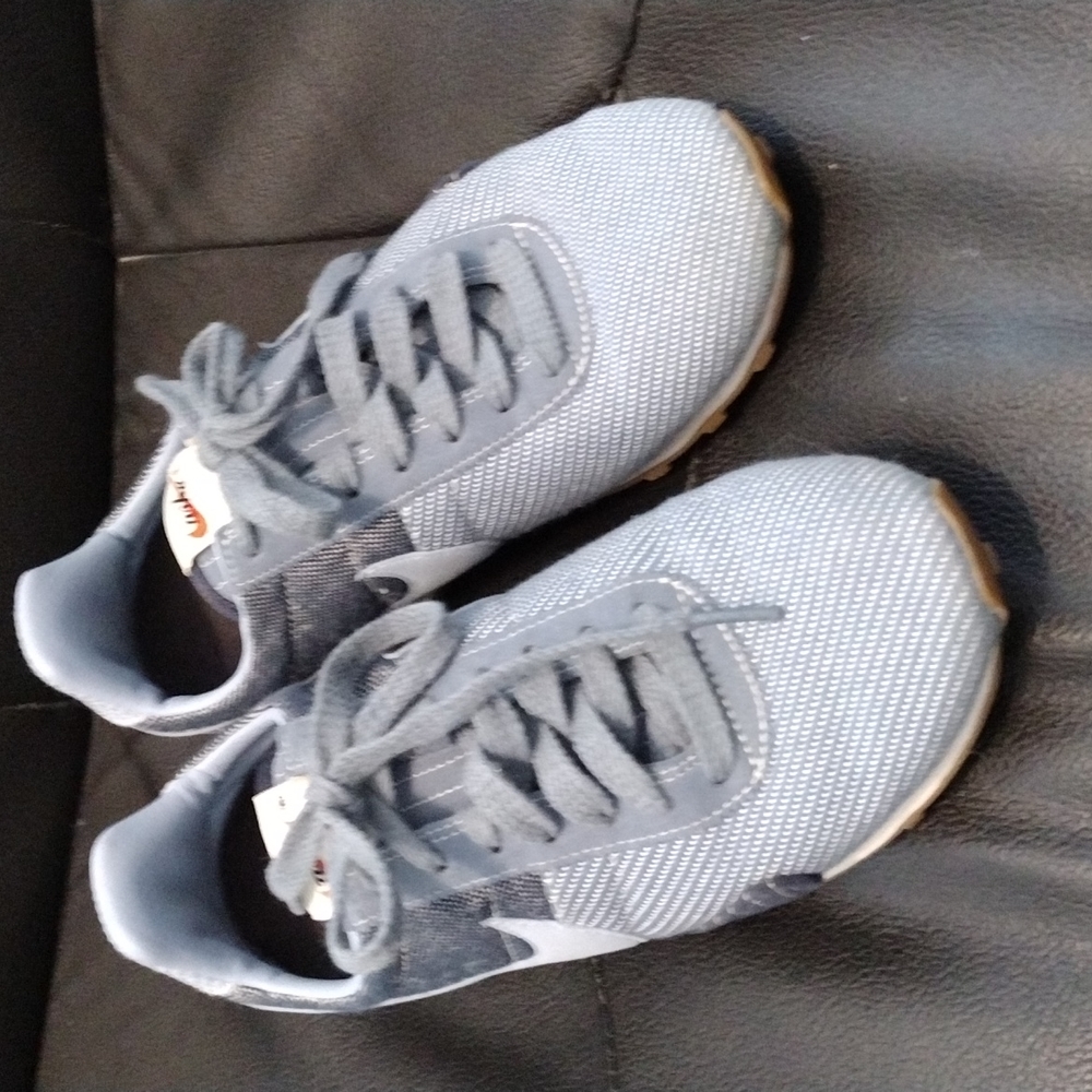Nike light blue tennis shies